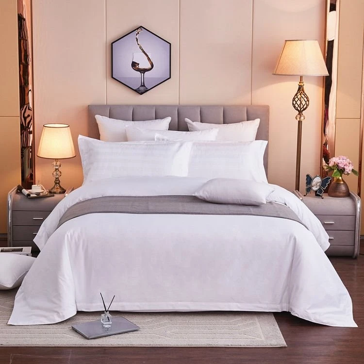 Set Tempat Tidur Hotel Putih